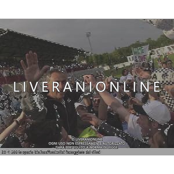 La Spezia - Biellese 30-4-2000 Mister Mandorlini festeggiato dai tifosi AG ALDO LIVERANI SAS