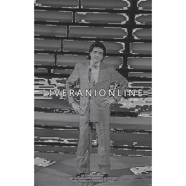 RETROSPETTIVA TOTO CUTUGNO CANTANTE NELLA FOTO TOTO CUTUGNO AL FESTIVAL DI SANREMO NELL\'ANNO 1988 AG ALDO LIVERANI SAS