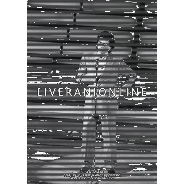 RETROSPETTIVA TOTO CUTUGNO CANTANTE NELLA FOTO TOTO CUTUGNO AL FESTIVAL DI SANREMO NELL\'ANNO 1988 AG ALDO LIVERANI SAS