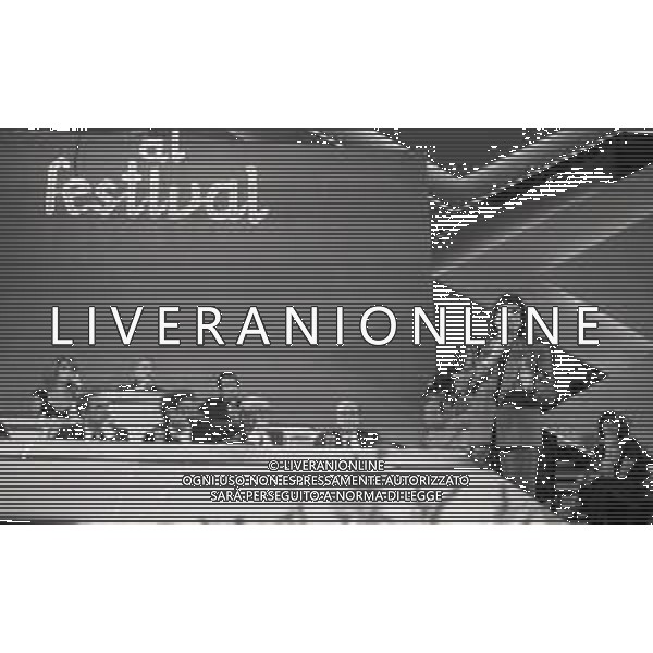 RETROSPETTIVA TOTO CUTUGNO CANTANTE NELLA FOTO TOTO CUTUGNO AL FESTIVAL DI SANREMO NELL\'ANNO 1988 AG ALDO LIVERANI SAS