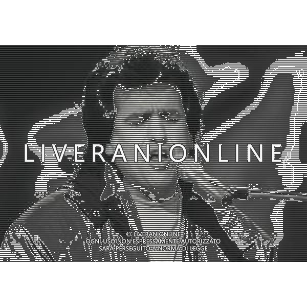 RETROSPETTIVA TOTO CUTUGNO CANTANTE NELLA FOTO TOTO CUTUGNO AL FESTIVAL DI SANREMO NELL\'ANNO 1990 AG ALDO LIVERANI SAS