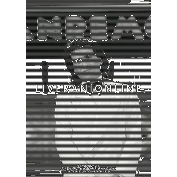 RETROSPETTIVA TOTO CUTUGNO CANTANTE NELLA FOTO TOTO CUTUGNO AL FESTIVAL DI SANREMO NELL\'ANNO 1986 AG ALDO LIVERANI SAS