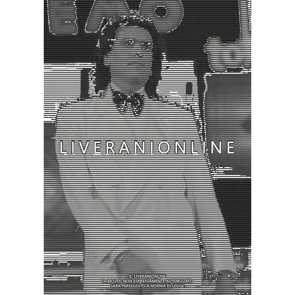 RETROSPETTIVA TOTO CUTUGNO CANTANTE NELLA FOTO TOTO CUTUGNO AL FESTIVAL DI SANREMO NELL\'ANNO 1986 AG ALDO LIVERANI SAS