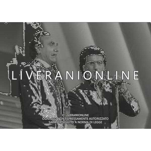 RETROSPETTIVA TOTO CUTUGNO CANTANTE NELLA FOTO TOTO CUTUGNO AL FESTIVAL DI SANREMO NELL\'ANNO 1987 CON PIPPO BAUDO AG ALDO LIVERANI SAS