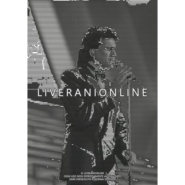 RETROSPETTIVA TOTO CUTUGNO CANTANTE NELLA FOTO TOTO CUTUGNO AL FESTIVAL DI SANREMO NELL\'ANNO 1987 AG ALDO LIVERANI SAS
