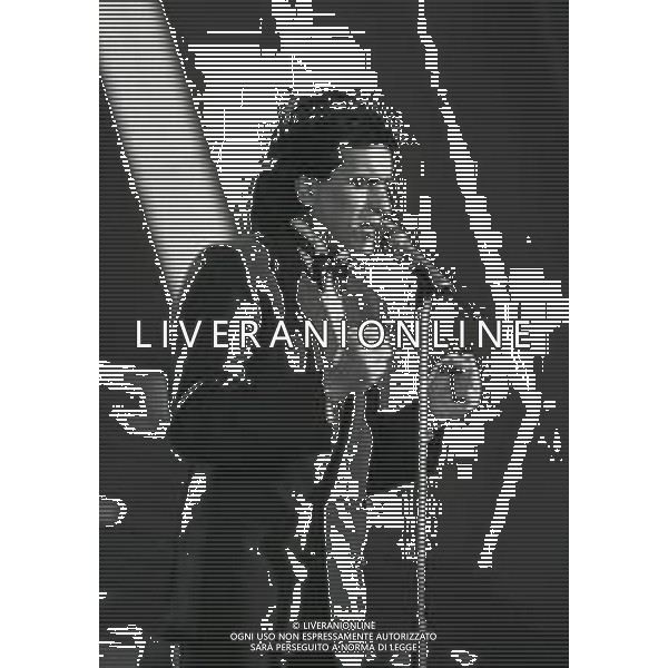 RETROSPETTIVA TOTO CUTUGNO CANTANTE NELLA FOTO TOTO CUTUGNO AL FESTIVAL DI SANREMO NELL\'ANNO 1987 AG ALDO LIVERANI SAS