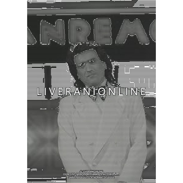 RETROSPETTIVA TOTO CUTUGNO CANTANTE NELLA FOTO TOTO CUTUGNO AL FESTIVAL DI SANREMO NELL\'ANNO 1986 AG ALDO LIVERANI SAS