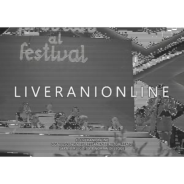 RETROSPETTIVA TOTO CUTUGNO CANTANTE NELLA FOTO TOTO CUTUGNO AL FESTIVAL DI SANREMO NELL\'ANNO 1988 AG ALDO LIVERANI SAS