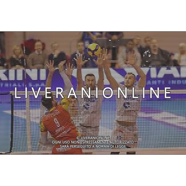Campionato Italiano di Volley Superlega Serie A 2019/2020 Latina, Italia 08/12/2019 Top Volley Cisterna vs Tonno Callipo Calabria Vibo Valentia Nella foto: muro Andrea Rossi e Moritz Karlitzek FOTO LUIGI MARIANI-ALESSIO MARINI-AG ALDO LIVERANI SAS