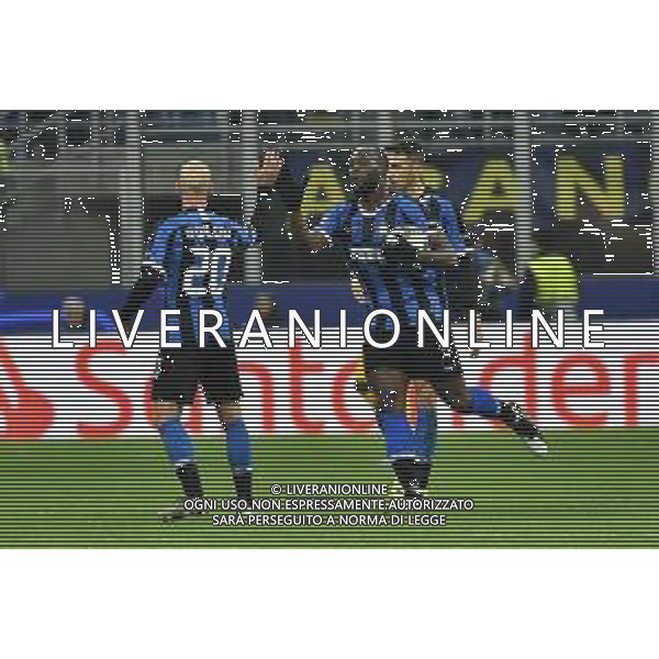 esultanza dopo il gol di romelu Lukaku del 1 a 1 Inter con Borja Valero Inter vs Barcellona UEFA Champions League fase a gironi 6° giornata gruppo F Milano 10–12-2019 Stadio Giuseppe Meazza - San Siro foto Roberto Garavaglia - ag. Aldo Liverani sas