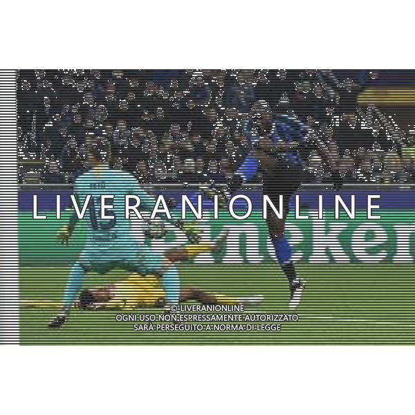 romelu Lukaku calcia addosso a Neto la palla del possibile vantaggio Inter vs Barcellona UEFA Champions League fase a gironi 6° giornata gruppo F Milano 10–12-2019 Stadio Giuseppe Meazza - San Siro foto Roberto Garavaglia - ag. Aldo Liverani sas