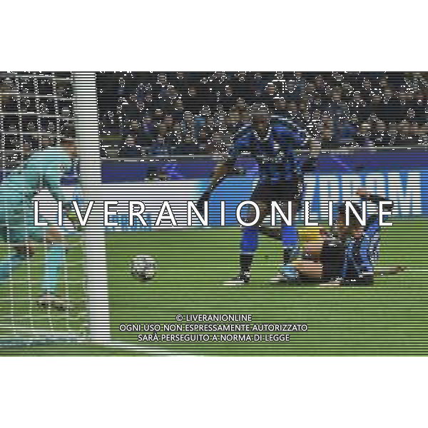 lautaro Martinez segna il 2 a 1 Inter ma il gol e’ annullato per fuorigioco di romelu lukaku Inter vs Barcellona UEFA Champions League fase a gironi 6° giornata gruppo F Milano 10–12-2019 Stadio Giuseppe Meazza - San Siro foto Roberto Garavaglia - ag. Aldo Liverani sas