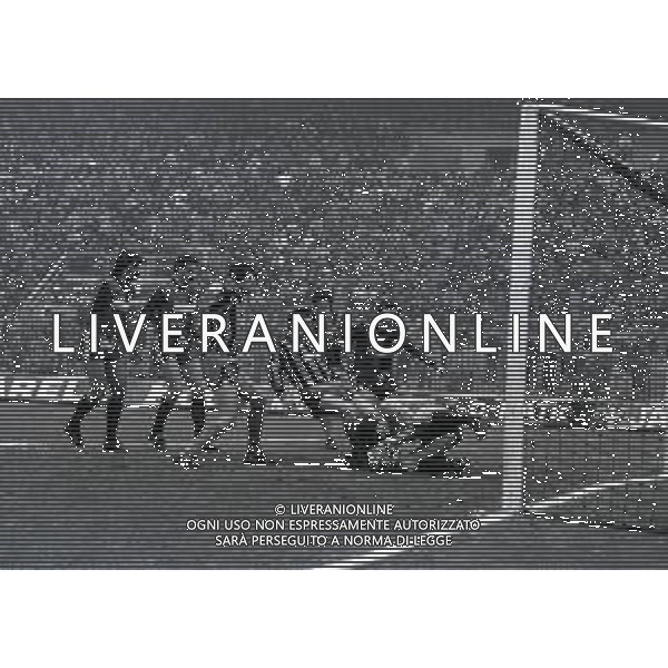 14-02-1982 MILANO CAMPIONATO DI CALCIO SERIE A INTER CAGLIARI 1-3 NELLA FOTO PARATA ROBERTO CORTI AG ALDO LIVERANI SAS