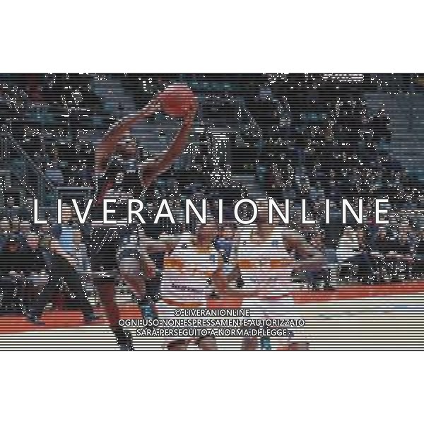 Basket EuroCup 2019/2020 Bologna, Italia 11/12/2019 Segafredo Virtus Bologna vs Promitheas Patras Nella foto: Frank Gaines (Virtus Segafredo Bologna) a canestro contrastato da Gerald Robinson e Octavius Ellis (Promitheas Patrasso B.C.) foto michele nucci-alessio marini-ag aldo liverani sas