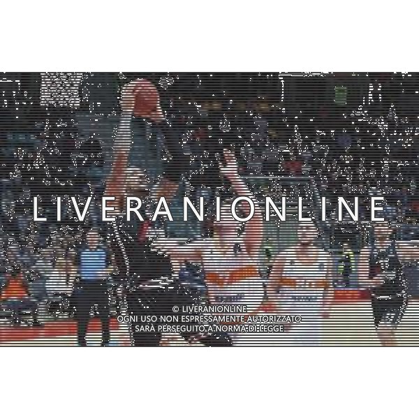 Basket EuroCup 2019/2020 Bologna, Italia 11/12/2019 Segafredo Virtus Bologna vs Promitheas Patras Nella foto: Julian Gamble (Virtus Segafredo Bologna) (sin.) contrastato da Dimitris Agravanis (Promitheas Patrasso B.C.) foto michele nucci-alessio marini-ag aldo liverani sas