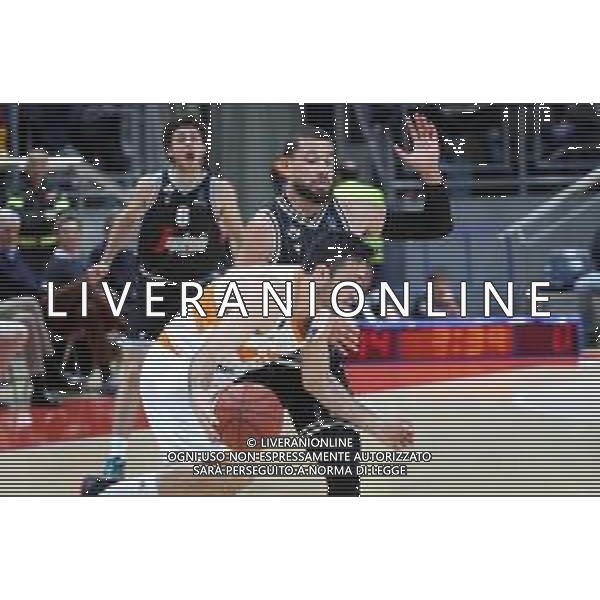 Basket EuroCup 2019/2020 Bologna, Italia 11/12/2019 Segafredo Virtus Bologna vs Promitheas Patras Nella foto: Dimitris Katsivelis (Promitheas Patrasso B.C.) (sin.) contrastato da Julian Gamble (Virtus Segafredo Bologna) foto michele nucci-alessio marini-ag aldo liverani sas
