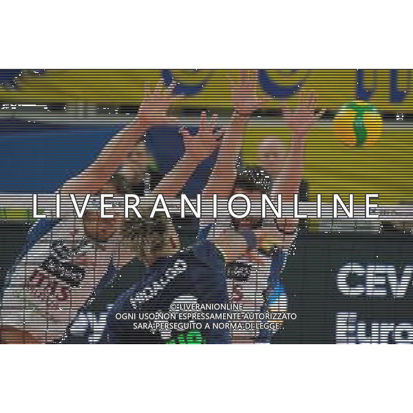 Volley Champions League Men 2019/2020 Trento, Italia 12/12/2019 Trentino Itas vs Fenerbahce HDI Sigorta Istambul Nella foto: Muro a due Trento con Davide Candellaro (11) ITAS Trentino e Aaron Russell (2) ITAS Trentino FOTO ROBERTO TOMMASINI-ALESSIO MARINI-AG ALDO LIVERANI SAS