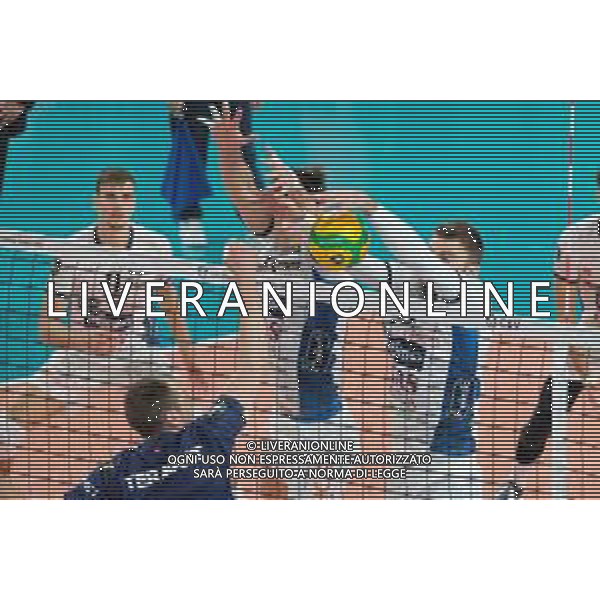 Volley Champions League Men 2019/2020 Trento, Italia 12/12/2019 Trentino Itas vs Fenerbahce HDI Sigorta Istambul Nella foto: Muro a due Trento con Uros Kovacevic (93) ITAS Trentino e Simone Giannelli (9) ITAS Trentino FOTO ROBERTO TOMMASINI-ALESSIO MARINI-AG ALDO LIVERANI SAS