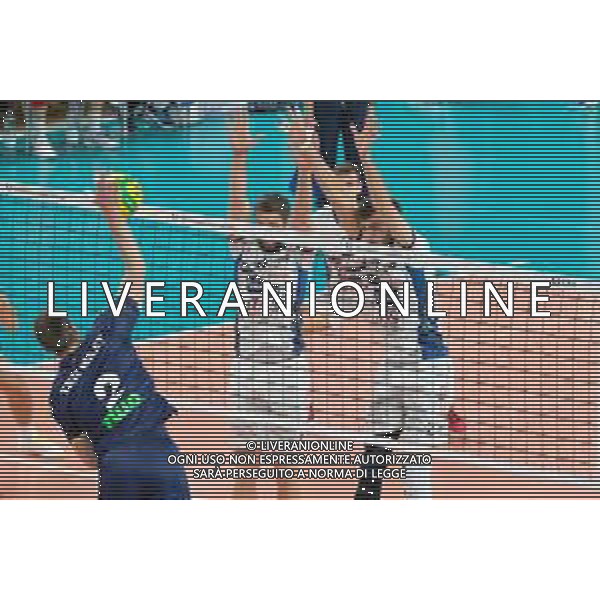 Volley Champions League Men 2019/2020 Trento, Italia 12/12/2019 Trentino Itas vs Fenerbahce HDI Sigorta Istambul Nella foto: Muro a due Trento con Davide Candellaro (11) ITAS Trentino e Aaron Russell (2) ITAS Trentino FOTO ROBERTO TOMMASINI-ALESSIO MARINI-AG ALDO LIVERANI SAS