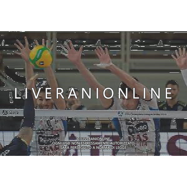 Volley Champions League Men 2019/2020 Trento, Italia 12/12/2019 Trentino Itas vs Fenerbahce HDI Sigorta Istambul Nella foto: Muro Trento con Simone Giannelli (9) ITAS Trentino. FOTO ROBERTO TOMMASINI-ALESSIO MARINI-AG ALDO LIVERANI SAS