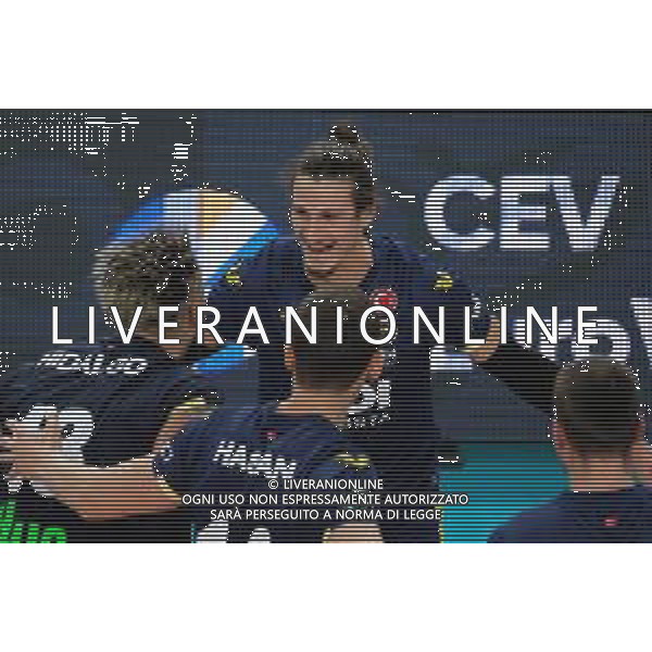Volley Champions League Men 2019/2020 Trento, Italia 12/12/2019 Trentino Itas vs Fenerbahce HDI Sigorta Istambul Nella foto: Esultanza Fenerbahce HDI Sigorta Istambul con Thibault Rossard (9) Fenerbahce HDI Sigorta Istambul FOTO ROBERTO TOMMASINI-ALESSIO MARINI-AG ALDO LIVERANI SAS