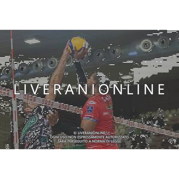 Campionato di Volley Superlega Serie A 2019/2020 Padova, Italia 15/12/2019 Kioene Padova vs Cucine Lube Civitanova Nella foto: Yoandy Leal Cucine Lube Civitanova e dragan gtravica kioene padova FOTO VALERIA LIPPERA-ALESSIO MARINI-AG ALDO LIVERANI SAS