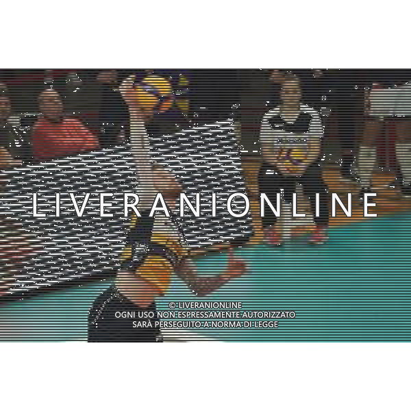 Campionato di Volley Superlega Serie A 2019/2020 Perugia, Italia 15/12/2019 Sir Safety Conad Perugia vs Leo Shoes Modena Nella foto: ivan zaytsev (n.9 leo schoes modena) alla battuta FOTO LORIS CERQUIGLINI-ALESSIO MARINI-AG ALDO LIVERANI SAS