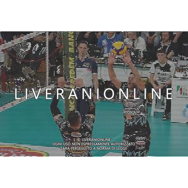 Campionato di Volley Superlega Serie A 2019/2020 Perugia, Italia 15/12/2019 Sir Safety Conad Perugia vs Leo Shoes Modena Nella foto: giuliano de cecco (n.15 palleggiatore sir safety conad perugia) alza FOTO LORIS CERQUIGLINI-ALESSIO MARINI-AG ALDO LIVERANI SAS