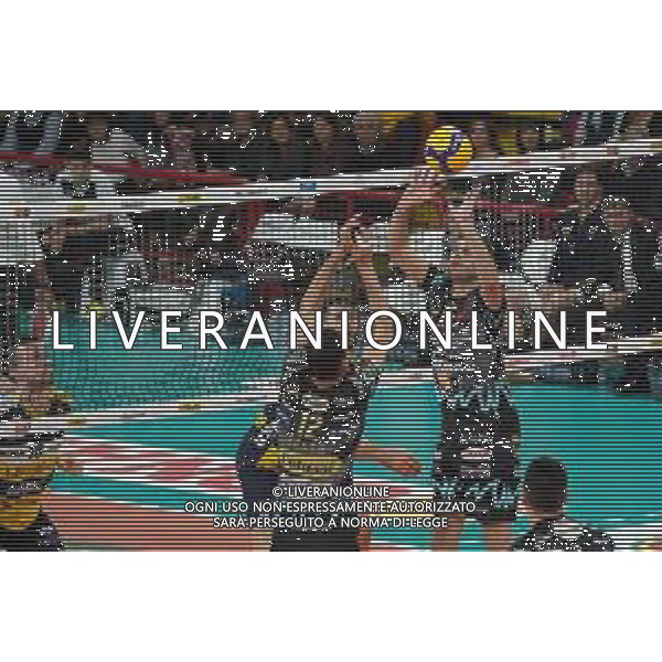 Campionato di Volley Superlega Serie A 2019/2020 Perugia, Italia 15/12/2019 Sir Safety Conad Perugia vs Leo Shoes Modena Nella foto: giuliano de cecco (n.15 palleggiatore sir safety conad perugia) alza FOTO LORIS CERQUIGLINI-ALESSIO MARINI-AG ALDO LIVERANI SAS