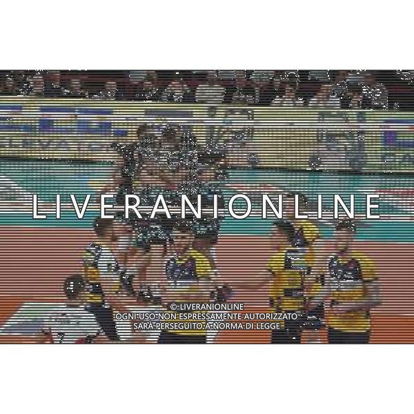 Campionato di Volley Superlega Serie A 2019/2020 Perugia, Italia 15/12/2019 Sir Safety Conad Perugia vs Leo Shoes Modena Nella foto: sir esulta modena deluso FOTO LORIS CERQUIGLINI-ALESSIO MARINI-AG ALDO LIVERANI SAS