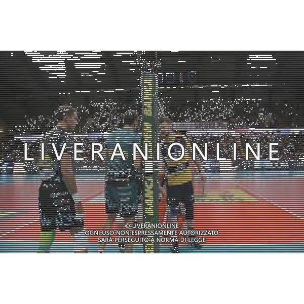 Campionato di Volley Superlega Serie A 2019/2020 Perugia, Italia 15/12/2019 Sir Safety Conad Perugia vs Leo Shoes Modena Nella foto: leo shoes modena si saluta con sir safety conad perugia FOTO LORIS CERQUIGLINI-ALESSIO MARINI-AG ALDO LIVERANI SAS