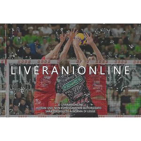Campionato di Volley Superlega Serie A 2019/2020 Padova, Italia 15/12/2019 Kioene Padova vs Cucine Lube Civitanova Nella foto: Schiacciata di Ryley Barnes, Kioene Padova e muro Cucine lube Civitanova FOTO VALERIA LIPPERA-ALESSIO MARINI-AG ALDO LIVERANI SAS