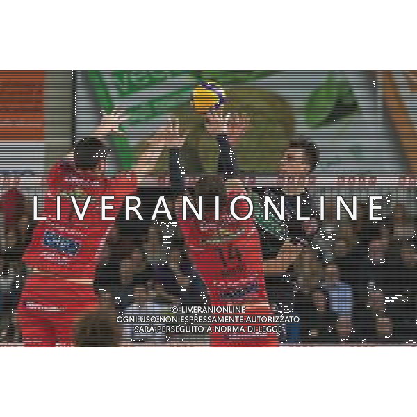 Campionato di Volley Superlega Serie A 2019/2020 Padova, Italia 15/12/2019 Kioene Padova vs Cucine Lube Civitanova Nella foto: Schiacciata di Alberto Polo Kioene Padova e muro Cucine lube Civitanova FOTO VALERIA LIPPERA-ALESSIO MARINI-AG ALDO LIVERANI SAS