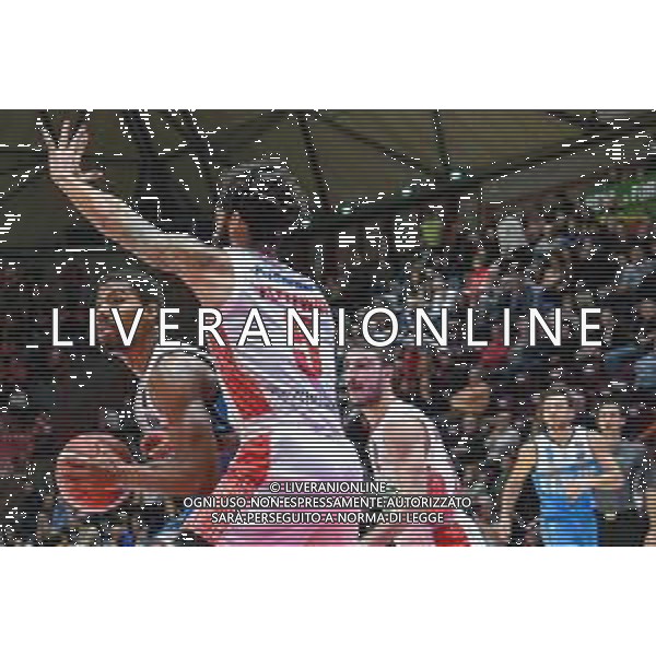 Campionato di Basket Serie A 2019/2020 Pistoia, Italia 15/12/2019 OriOra Pistoia vs Vanoli Cremona Nella foto: Wesley Saunders (C) bloccato da Terran Petteway (P) FOTO FABIO FAGIOLINI-ALESSIO MARINI-AG ALDO LIVERANI SAS