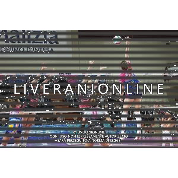 Campionato di Volley Serie A1 Femminile 2019/2020 Cuneo, Italia 15/12/2019 Igor Gorgonzola Novara vs Bartoccini Fortinfissi Perugia Nella foto: Schiacciata di Megan Courtney, 6 (Igor Gorgonzola Novara) FOTO SALVO BARBAGALLO-ALESSIO MARINI-AG ALDO LIVERANI SAS