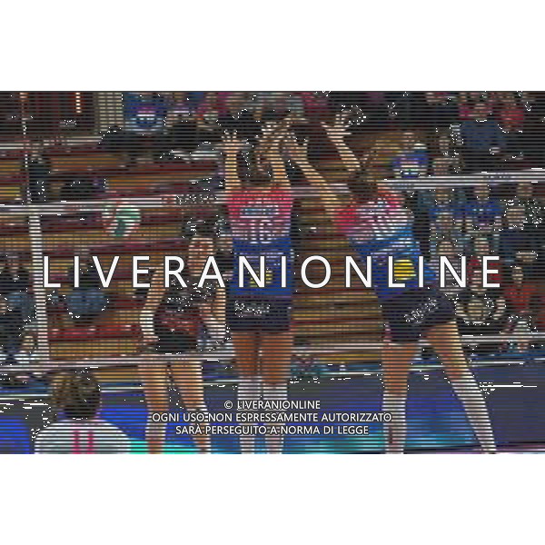 Campionato di Volley Serie A1 Femminile 2019/2020 Cuneo, Italia 15/12/2019 Igor Gorgonzola Novara vs Bartoccini Fortinfissi Perugia Nella foto: Schiacciata di Rosamaria Montibeller, 7 (Bartoccini Fortinfissi Perugia), muro Elitsa Vasileva, 16 (Igor Gorgonzola Novara) e Cristina Chirichella, 10 (Igor Gorgonzola Novara) FOTO SALVO BARBAGALLO-ALESSIO MARINI-AG ALDO LIVERANI SAS