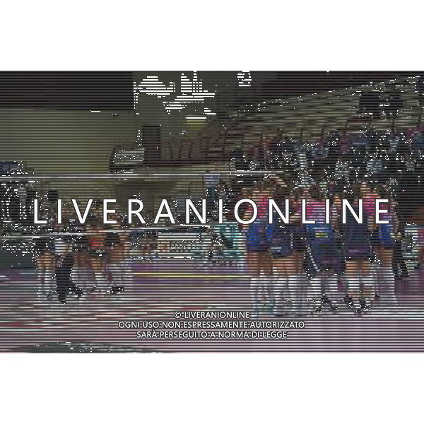 Campionato di Volley Serie A1 Femminile 2019/2020 Cuneo, Italia 15/12/2019 Igor Gorgonzola Novara vs Bartoccini Fortinfissi Perugia Nella foto: Le due squadre a fine partita FOTO SALVO BARBAGALLO-ALESSIO MARINI-AG ALDO LIVERANI SAS