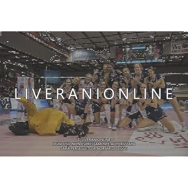 Campionato di Volley Serie A1 Femminile 2019/2020 Jesi (AN), Italia 15/12/2019 Lardini Filottrano-Il Bisonte Firenze Nella foto: Le giocatrici della Lardini Filottrano in festa a fine partita con la Mascotte della squadra FOTO ROBERTO BATOMEOLI-ALESSIO MARINI-AG ALDO LIVERANI SAS