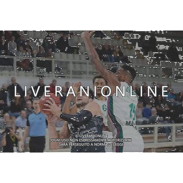 Basket EuroCup 2019/2020 Trento, Italia 17/12/2019 Dolomiti Energia Trento vs Unicaja Malaga Nella foto: Lotta sottocanestro tra Alessandro Gentile (5) Dolomiti Energia Trentino e Josh Adams (14) Club Balocesto Unicaja Malaga FOTO ROBERTO TOMMASINI-ALESSIO MARINI-AG ALDO LIVERANI SAS