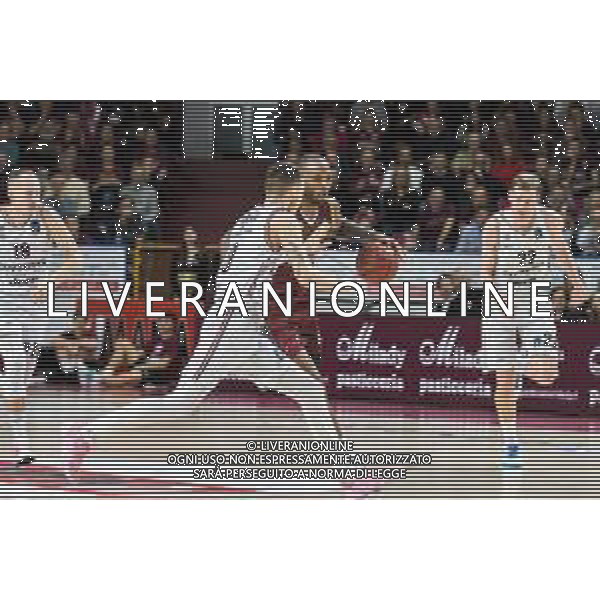 Basket EuroCup 2019/2020 Venezia, Italia 18/12/2019 Umana Reyer Venezia vs Rytas Vilnius Nella foto: Ike Udanoh (Umana Reyer Venezia) Contrastato da Deividas Sirvydis (Rytas Vilnius) FOTO ALFIO GUARISE-ALESSIO MARINI-AG ALDO LIVERANI SAS