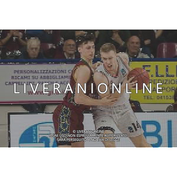 Basket EuroCup 2019/2020 Venezia, Italia 18/12/2019 Umana Reyer Venezia vs Rytas Vilnius Nella foto: Martynas Echodas (Rytas Vilnius) Contrastato da Davide Casarin (Reyer Venezia) FOTO ALFIO GUARISE-ALESSIO MARINI-AG ALDO LIVERANI SAS