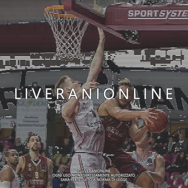 Basket EuroCup 2019/2020 Venezia, Italia 18/12/2019 Umana Reyer Venezia vs Rytas Vilnius Nella foto: Stefano Tonut (Umana Reyer Venezia) Contrastato da Ąžuolas Tubelis (Rytas Vilnius) FOTO ALFIO GUARISE-ALESSIO MARINI-AG ALDO LIVERANI SAS