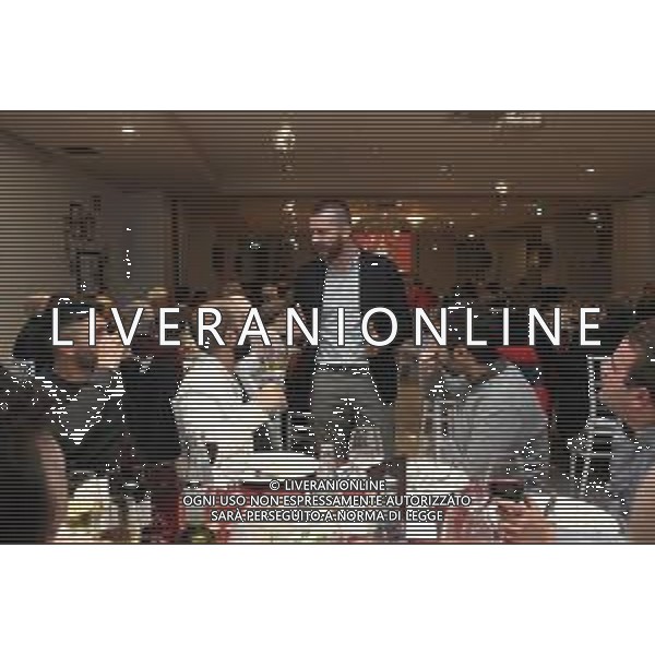 IMOLA 18 12 2019 LE NATURELLE BASKET IMOLA CENA DI NATALE NELLA FOTO ALLENATORE EMANUELE DI PAOLANTONIO CON I TIFOSI ©SANNA /AGENZIA ALDO LIVERANI SAS