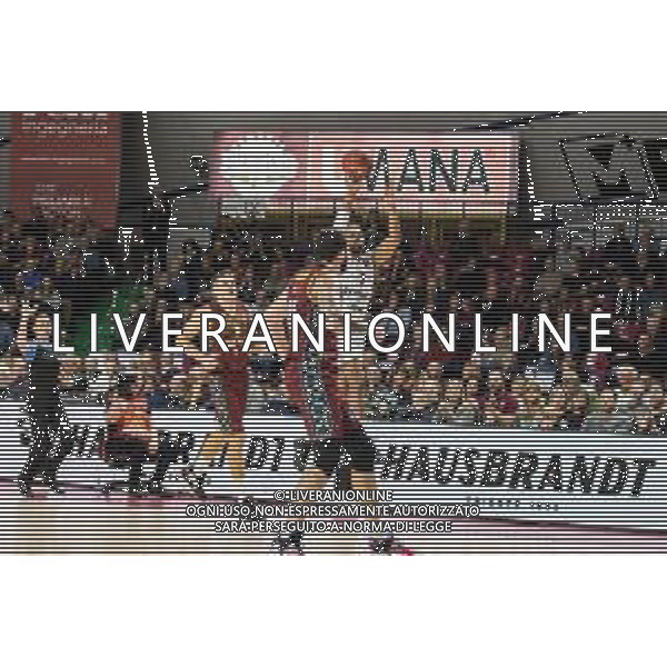 Basket EuroCup 2019/2020 Venezia, Italia 18/12/2019 Umana Reyer Venezia vs Rytas Vilnius Nella foto: Tiro da tre di Tu Holloway (Rytas Vilnius) FOTO ALFIO GUARISE-ALESSIO MARINI-AG ALDO LIVERANI SAS