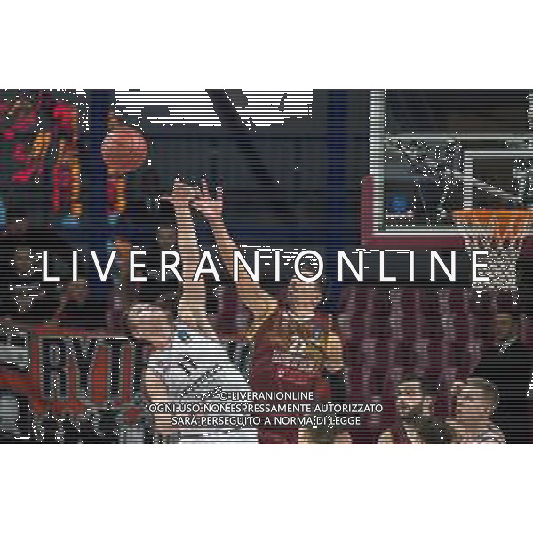 Basket EuroCup 2019/2020 Venezia, Italia 18/12/2019 Umana Reyer Venezia vs Rytas Vilnius Nella foto: salto a due di Valerio Mazzola (Umana Reyer Venezia) e Ąžuolas Tubelis (Rytas Vilnius) FOTO ALFIO GUARISE-ALESSIO MARINI-AG ALDO LIVERANI SAS