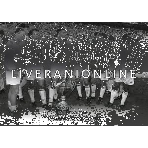 22-08-1992 MILANO-TROFEO LUIGI BERLUSCONI MILAN INTER 1-0 NELLA FOTO I GIOCATORI DEL MILAN CON IL TROFEO LUIGI BERLUSCONI A FINE GARA AG ALDO LIVERANI SAS