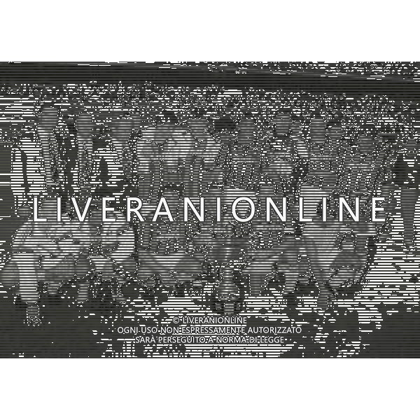 22-08-1992 MILANO-TROFEO LUIGI BERLUSCONI MILAN INTER 1-0 NELLA FOTO I GIOCATORI DEL MILAN CON IL TROFEO LUIGI BERLUSCONI A FINE GARA AG ALDO LIVERANI SAS