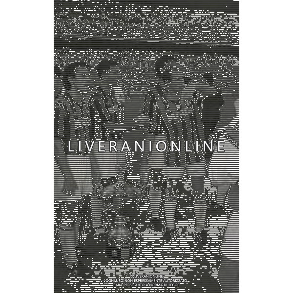 22-08-1992 MILANO-TROFEO LUIGI BERLUSCONI MILAN INTER 1-0 NELLA FOTO I GIOCATORI DEL MILAN CON IL TROFEO LUIGI BERLUSCONI A FINE GARA AG ALDO LIVERANI SAS