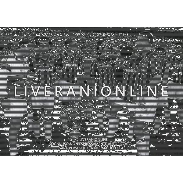 22-08-1992 MILANO-TROFEO LUIGI BERLUSCONI MILAN INTER 1-0 NELLA FOTO I GIOCATORI DEL MILAN CON IL TROFEO LUIGI BERLUSCONI A FINE GARA AG ALDO LIVERANI SAS