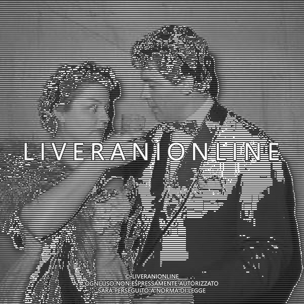 RETROSPETTIVA FESTIVAL DI NAPOLI 1954, Secondo festival della canzone napoletana Teatro Delle Palme Napoli 20-22 maggio 1954 Nella foto Achille Togliani e Maria Longo ©Archivio Giovanni Liverani /AGENZIA ALDO LIVERANI SAS